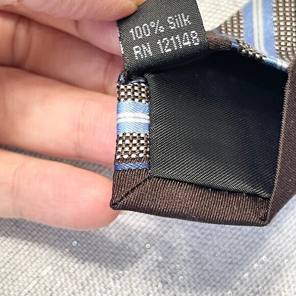 NWOT Michael Kors 100% Silk Men’s Tie. Brown and Blue. - Picture 3 of 10